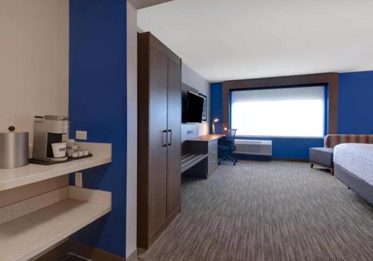 Holiday Inn Express & Suites - Detroit - Dearborn By Ihg Экстерьер фото